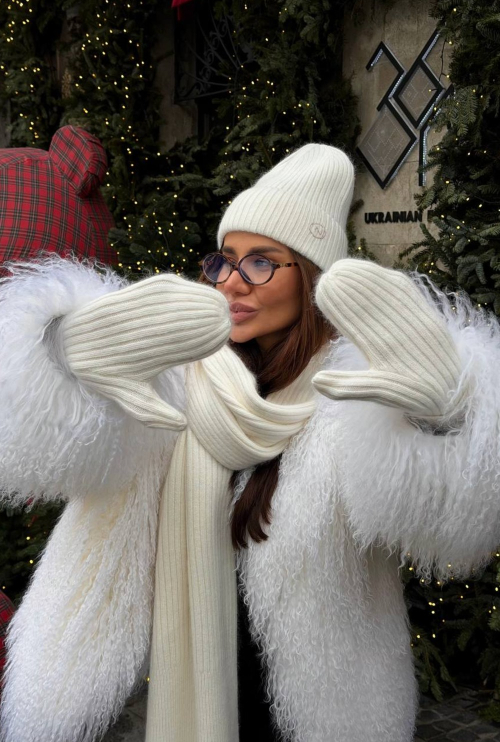 Ninel White Gloves