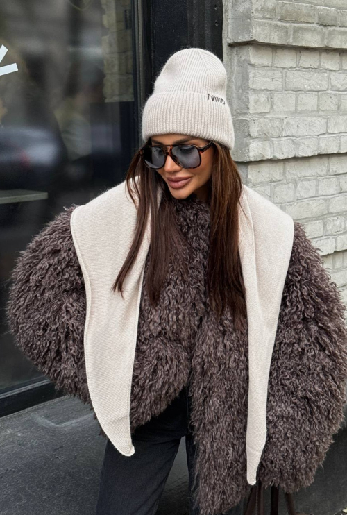 Шапка з вовни Наомі Льон