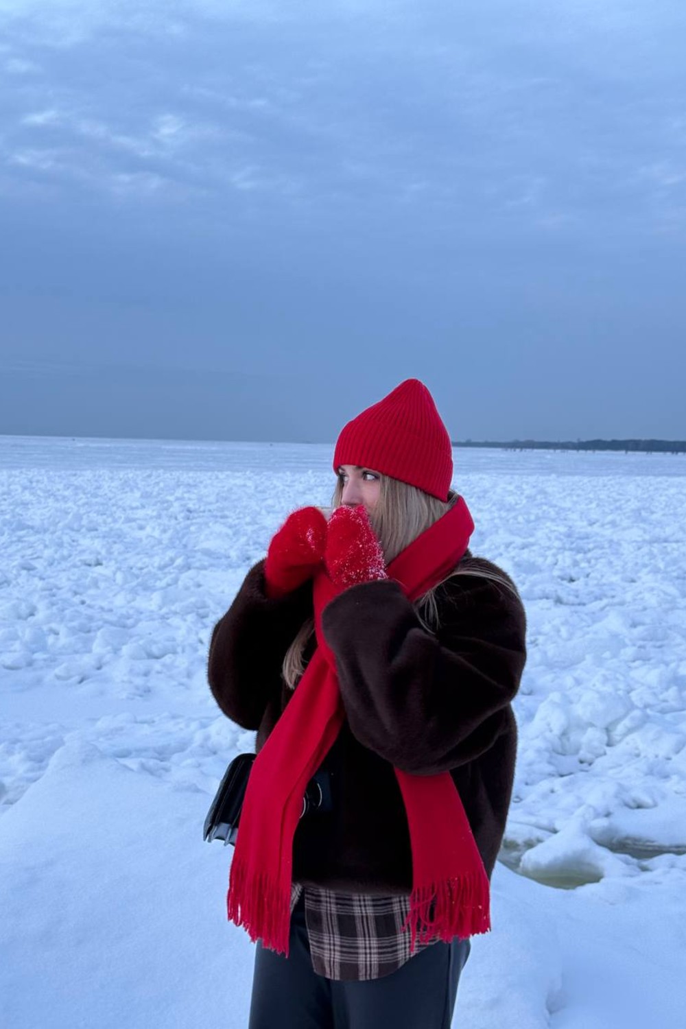 Шапка з вовною Майя Червона
