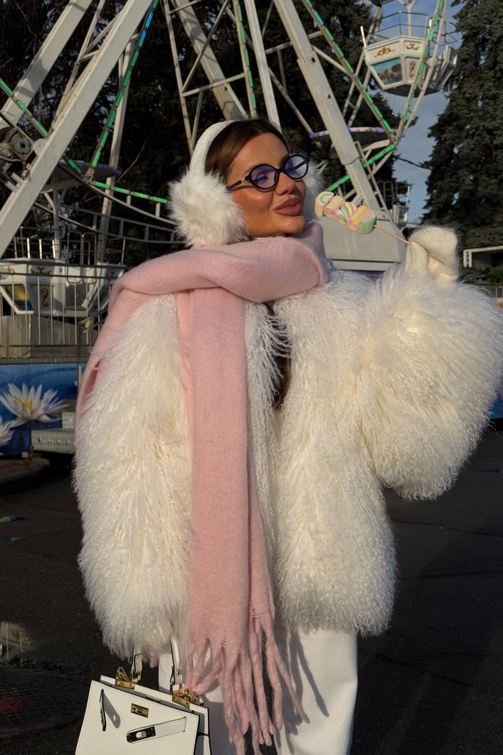 Навушники з еко-хутра Песець Білі