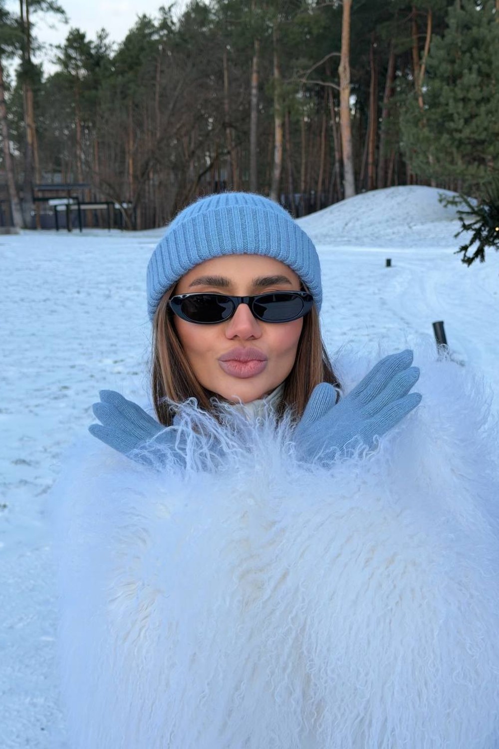 Шапка вовняна з ангорою Медісон Синьова